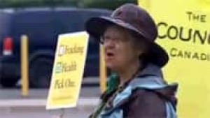 si-nb-fracking-protester-22