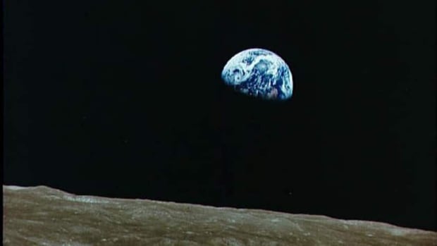 hi-852-earth-from-moon-apollo08_earthrise