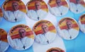 si-argentina-pope-buttons-1