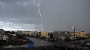 mi-inuvik_lightning-2