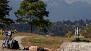 hi-bc-130628-hot-weather-bc-4col