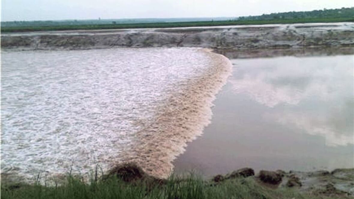 'Super bore' attracts thousands to Petitcodiac River New Brunswick