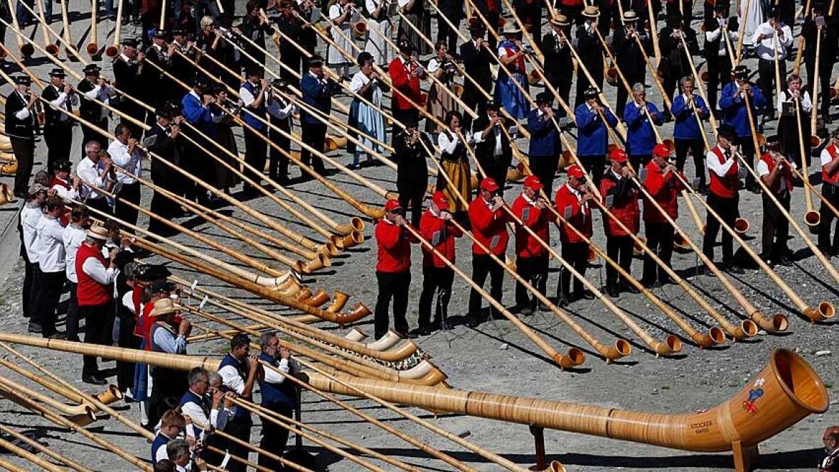 Swiss Alpine horn players break record on mountaintop World CBC News