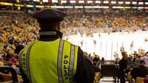 mi-police-crowd-220-image-