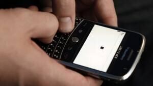 hi-blackberry-texting-73419-4col