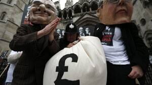 300-murdoch-protesters-0254