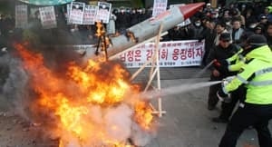 ii-south-korea-protests-missile