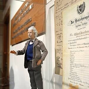 sm-300-albert-einstein-museum-rtr2zl71