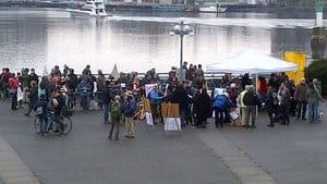 hi-bc-130104-enbridge-protest-chek-4col