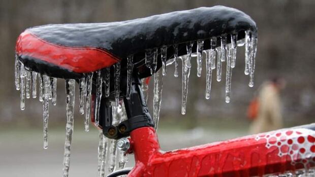 hi-freezing-rain-cp2270709