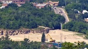 mi-algo-mall-empty-lot-300