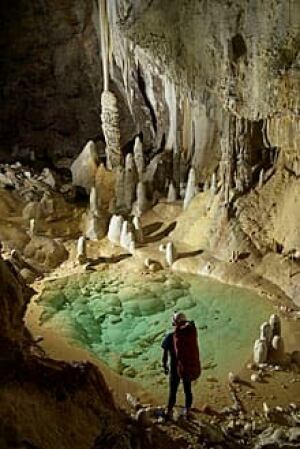 sm-220-lechuguilla_cave_paper_01