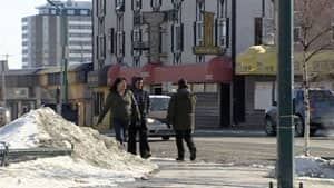 mi-yellowknife-street-gold-range