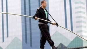 hi-wallenda-falls-walk-852-02681575