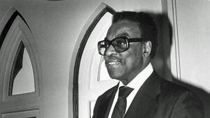 620-alexander-black-white-li