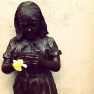 nl-spencer-girl-statue-2012