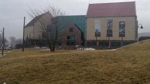 nl-rooms-grounds-20130320