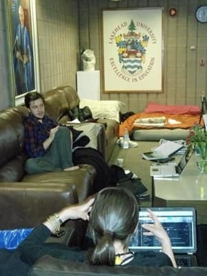 mi-lu-student-sit-in-300