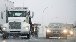 hi-winter-traffic-03754758
