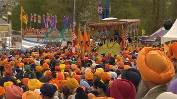 fw-bc-130420-surrey-vaisakhi-crowd-2