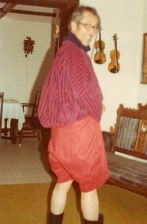 pic-300-red-pants