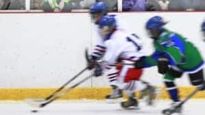 hi-bc-120815-minor-hockey-cp-01934735-4col