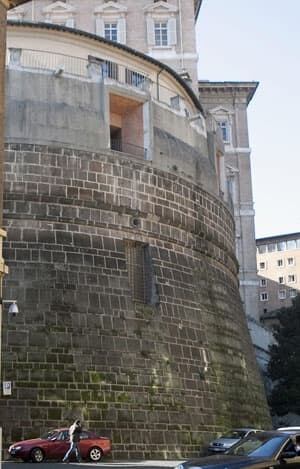 300-vatican-bank-02708256