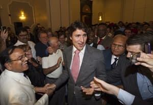 si-trudeau-supporters-300-0
