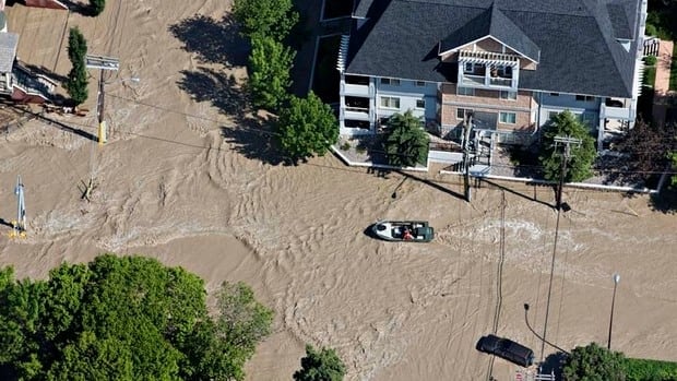 calgary-flood-852-rtx10x7y-chat-8col