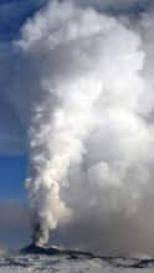 si-russia-volcano-03799408