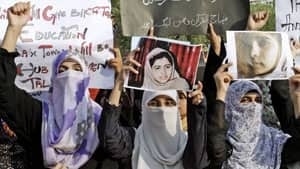ii-pakistan-protest-300-340