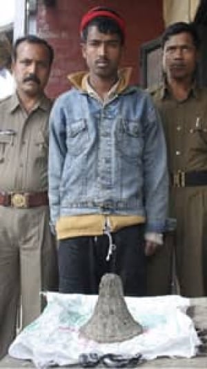 si-rhino-poachers-4300487
