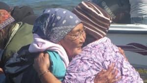 300-nutak-hugs-20120816