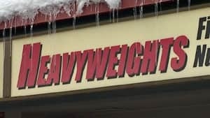 nl-heavyweights-sign-2-300-20130305