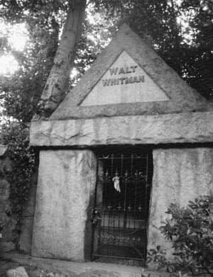 si-patti-smith-ago-walt-whitmans-tomb-camden-nj
