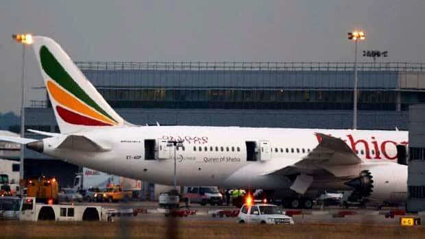 li-dreamliner-heathrow-04718710