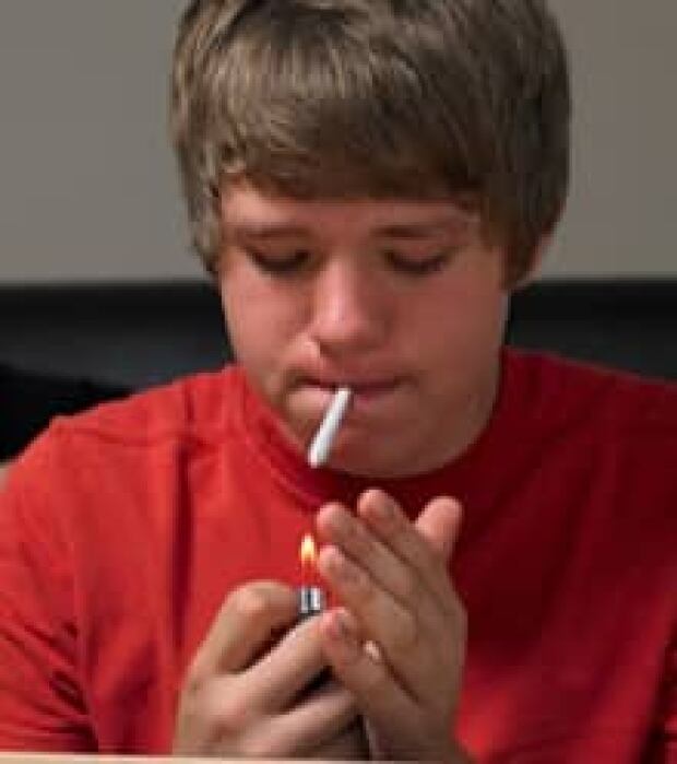 Smoking linked to popularity in school, U.S. study shows CBC News