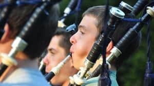 hi-bc-130707-bagpipes-4col