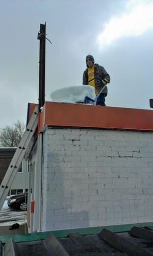 mi-roof-shovelling-300