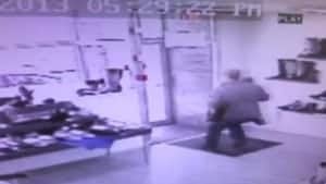 nl-coat-theft-20130426