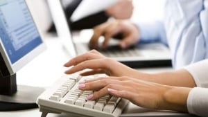 hi-computer-hands-is4470271