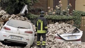 300-cars-italy-quake-rtr32c