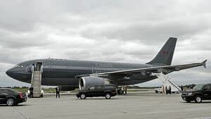 mi-old-plane-rtxzvjb