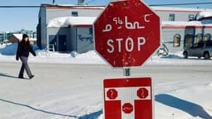 mi-iqaluit-stop-sign-cp00830293