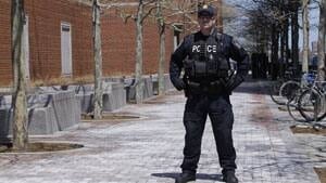 300-boston-police-rtxz6ia