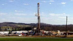 hi-bc-120906-gas-fracking-rig