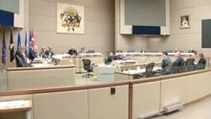 hi-council-chambers-852-3col
