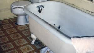 inside-bathtub-6878471