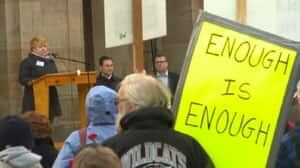 pe-mi-health-protest