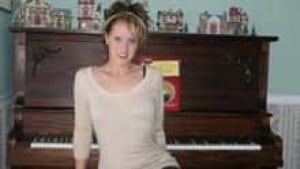 si-alicia-boone-piano-220